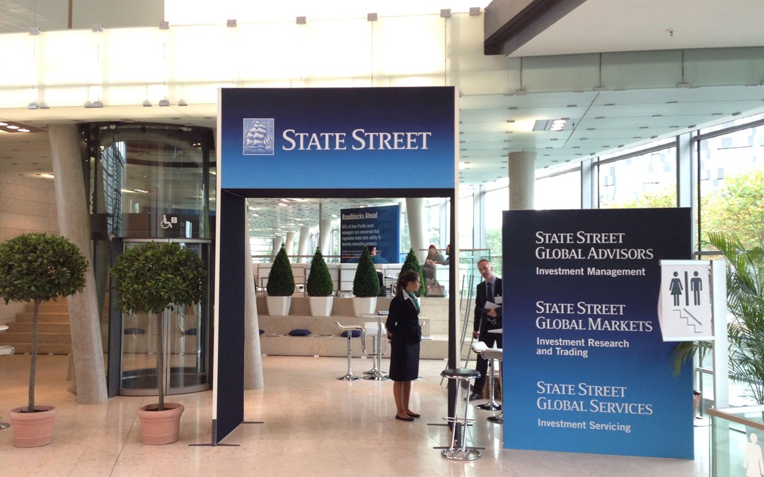 Stand Panoramic State Street Bank